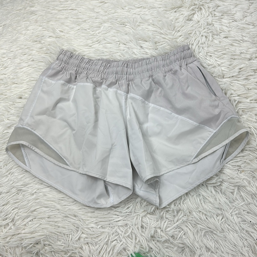 Lululemon Hotty Hot Short *Asym Light Chrome / White / White